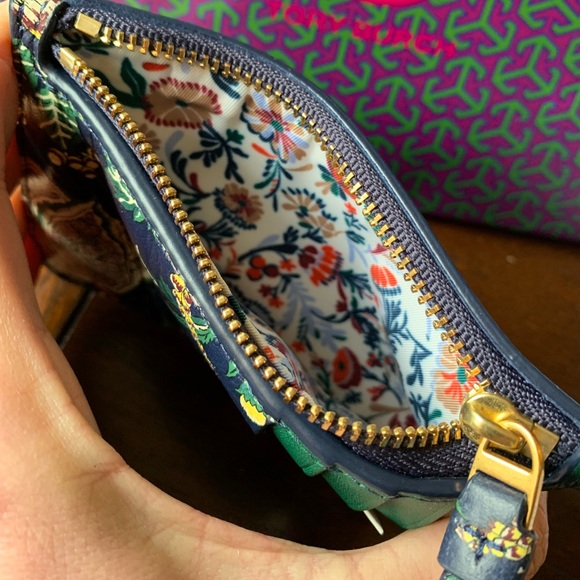 ⛔️SOLD⛔️Authentic Tory Burch leather floral card - Picture 6 of 7